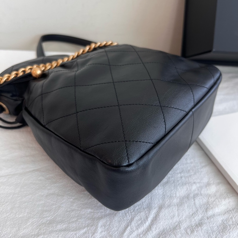 ෆ Chanel 22c 黑金雙珠小福袋-10