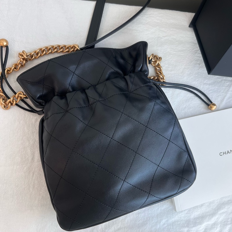 ෆ Chanel 22c 黑金雙珠小福袋-12