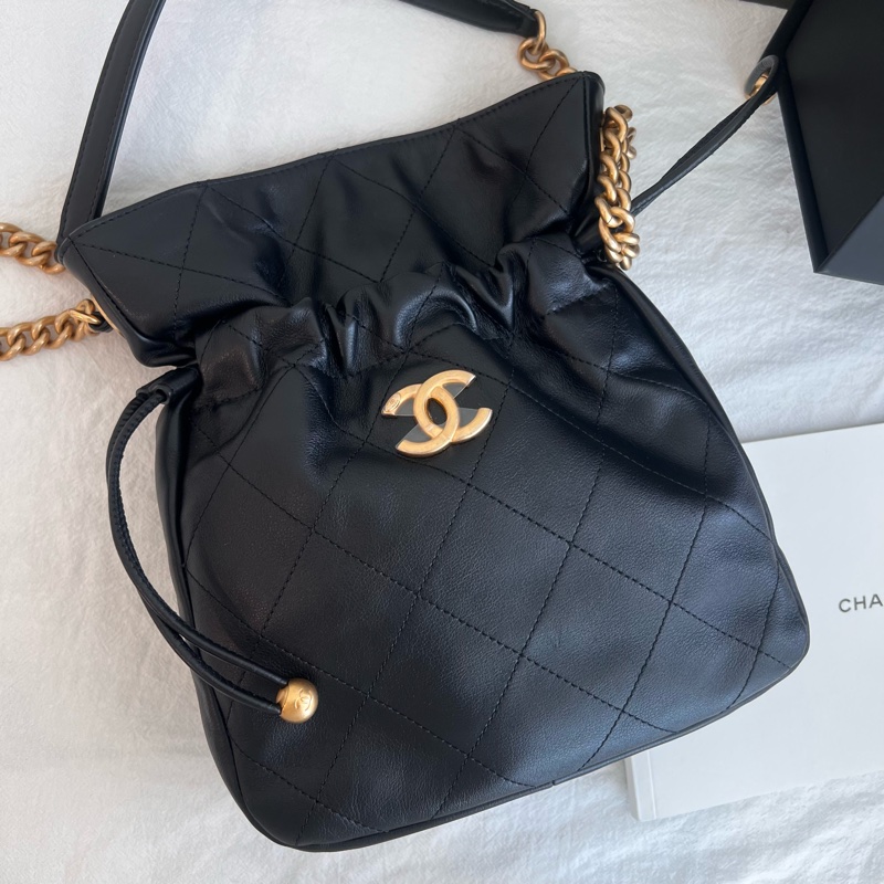 ෆ Chanel 22c 黑金雙珠小福袋-13