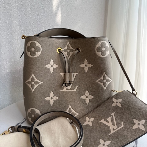 Lv 斑鳩灰水桶包 超好看