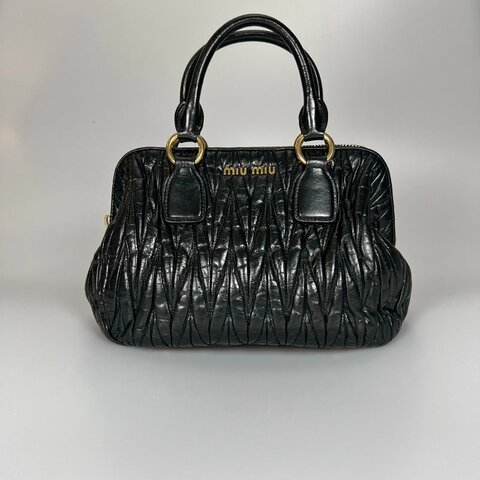 MIUMIU  黑金皺褶手提包