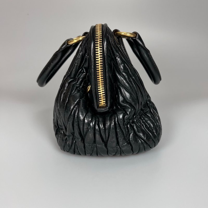 MIUMIU  黑金皺褶手提包-3