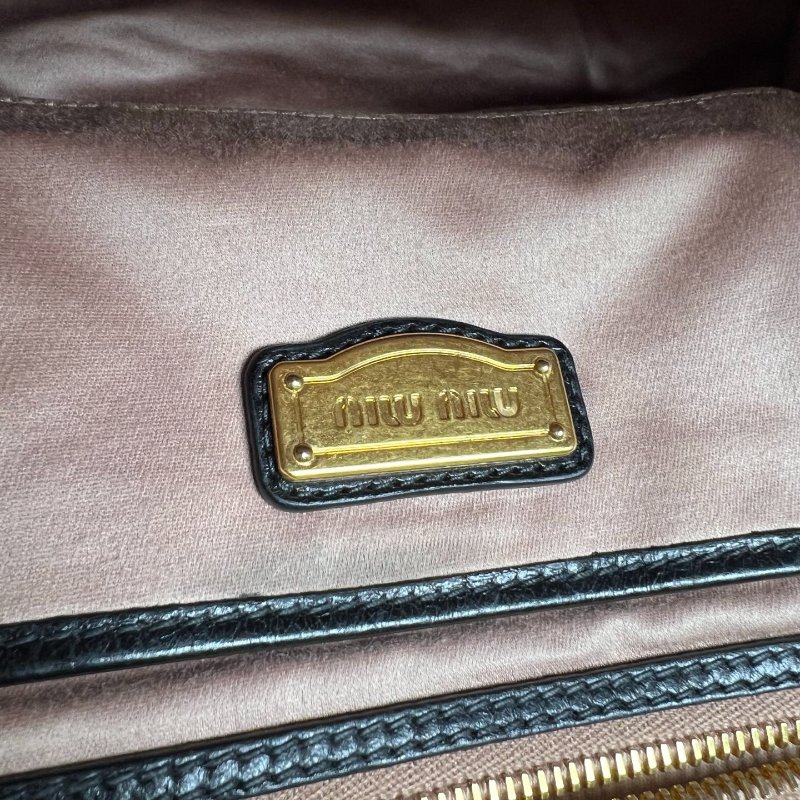 MIUMIU  黑金皺褶手提包-5