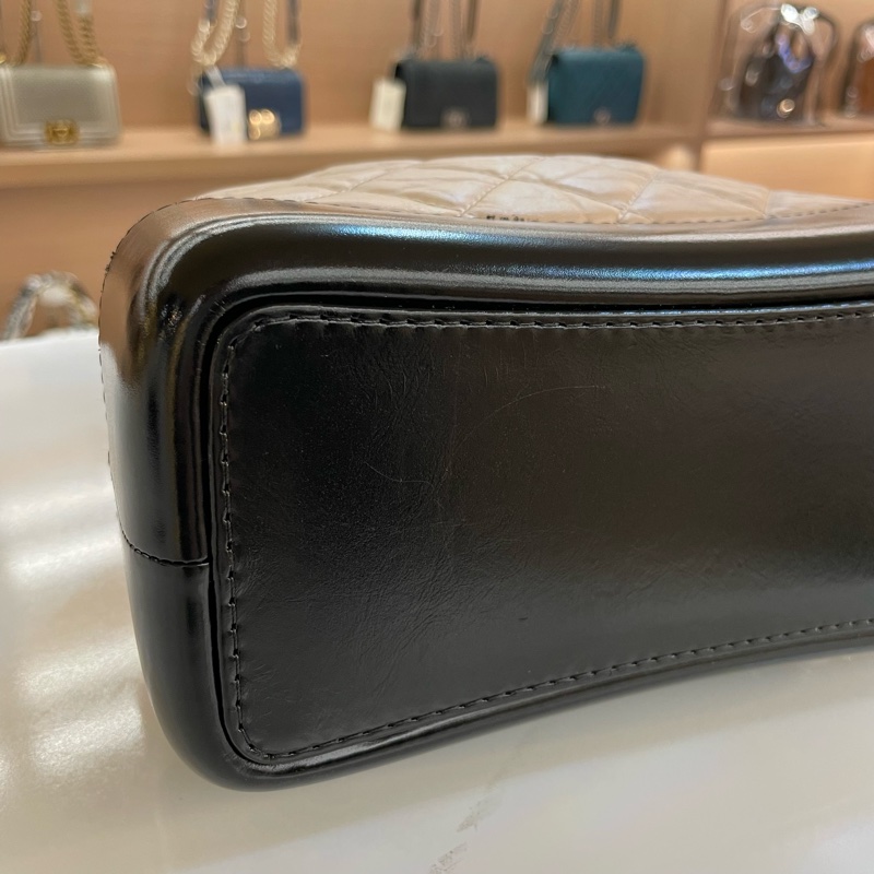 Chanel香奈儿流浪书包双肩包 奶茶色拼黑色-12