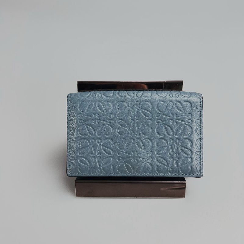 LOEWE 101824 藍滿版壓紋卡包-1