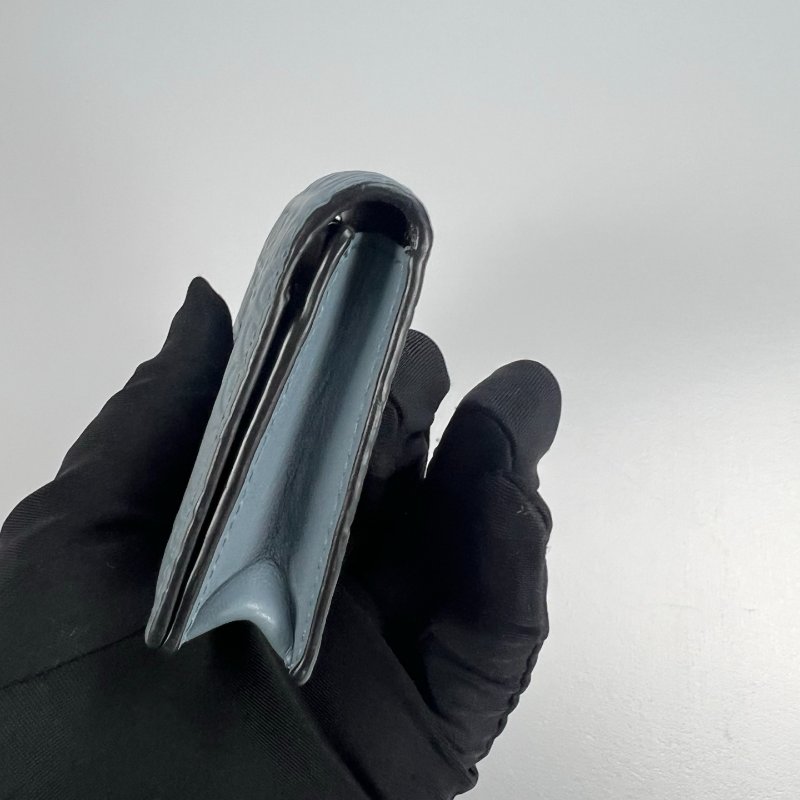 LOEWE 101824 藍滿版壓紋卡包-3