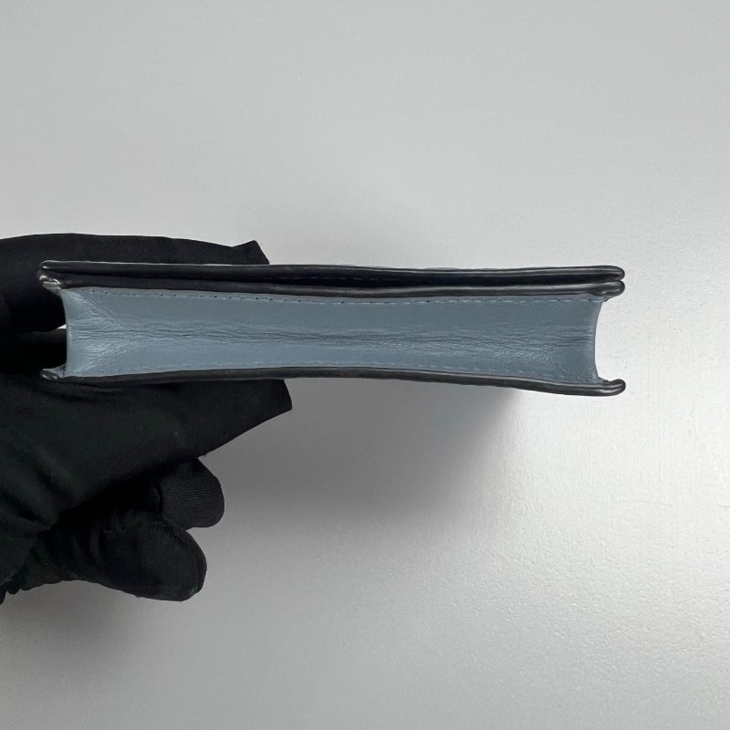 LOEWE 101824 藍滿版壓紋卡包-4