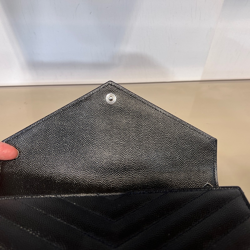 YSL荔枝牛皮山型紋銀釦信封下蓋12卡長夾-12