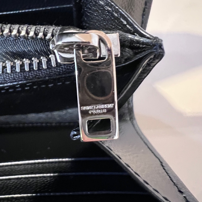 YSL荔枝牛皮山型紋銀釦信封下蓋12卡長夾-16