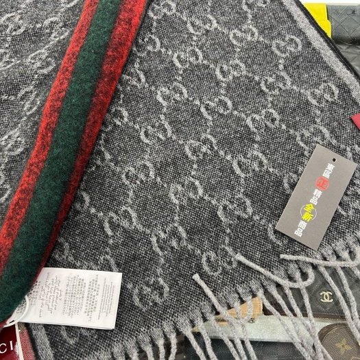 東區正精品㊣GUCCI 570603 全新黑灰色邊綠紅綠條紋LOGO 雙面羊毛圍巾披巾 RZ6319-2