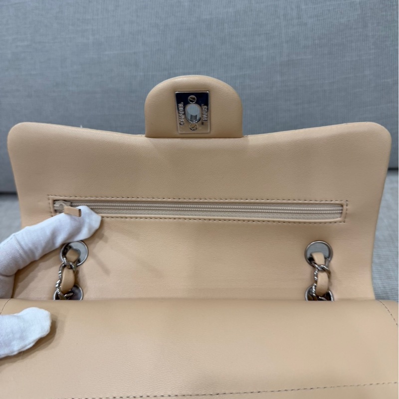 香奈兒CHANEL CF23 奶茶色銀釦羊皮鏈條包 單肩背包 斜背包小號-16