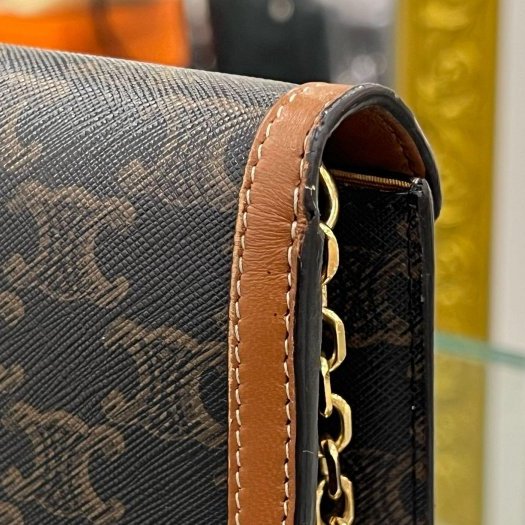 東區正精品㊣CELINE TRIOMPHE WOC 焦糖色凱旋門金扣翻蓋信封斜背包 RZ6322 101822DS9-5
