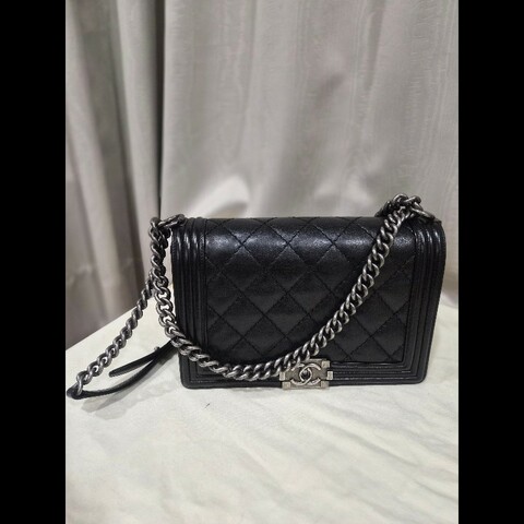 Chanel Boy 28cm 牛皮 黑色 銀扣
