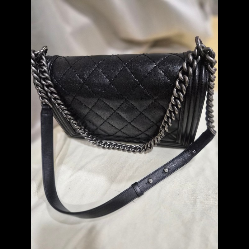 Chanel Boy 28cm 牛皮 黑色 銀扣-1