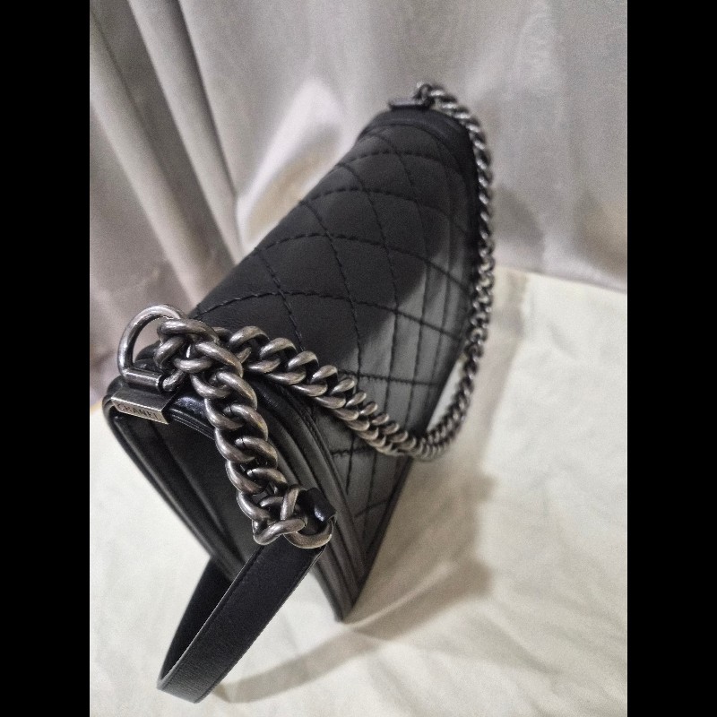Chanel Boy 28cm 牛皮 黑色 銀扣-3