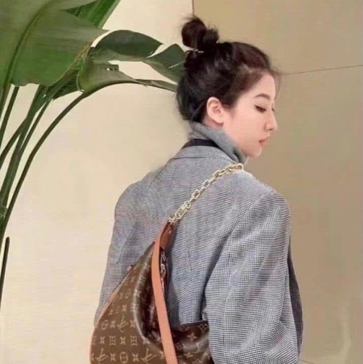 LV M46311 LOOP HOBO經典Monogram雙色帆布  肩背  斜背包 大月亮包  彎月包(咖啡)-1