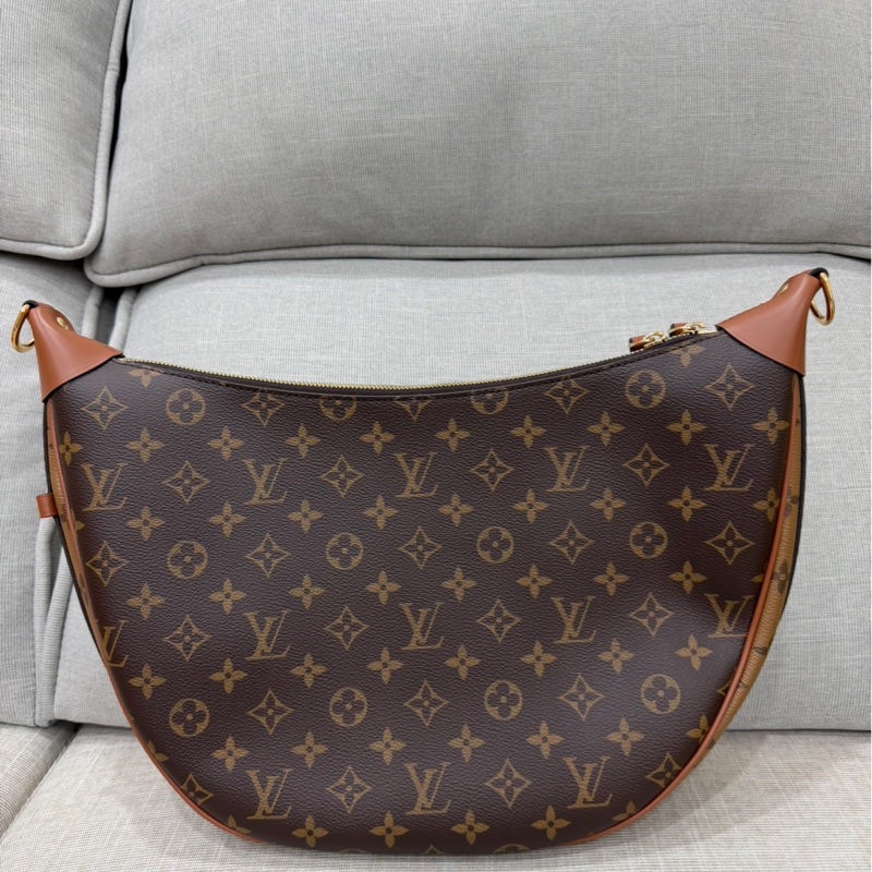LV M46311 LOOP HOBO經典Monogram雙色帆布  肩背  斜背包 大月亮包  彎月包(咖啡)-6