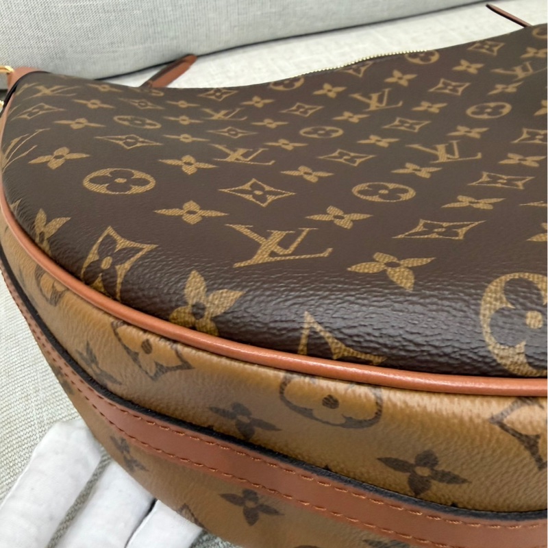 LV M46311 LOOP HOBO經典Monogram雙色帆布  肩背  斜背包 大月亮包  彎月包(咖啡)-10