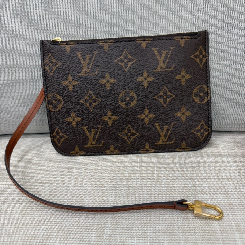 LV M46311 LOOP HOBO經典Monogram雙色帆布  肩背  斜背包 大月亮包  彎月包(咖啡)-22