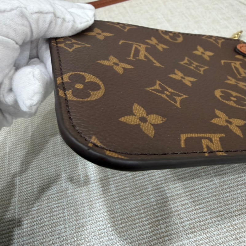 LV M46311 LOOP HOBO經典Monogram雙色帆布  肩背  斜背包 大月亮包  彎月包(咖啡)-27