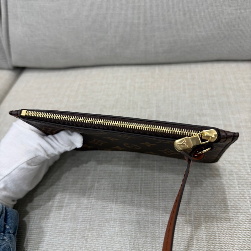 LV M46311 LOOP HOBO經典Monogram雙色帆布  肩背  斜背包 大月亮包  彎月包(咖啡)-29