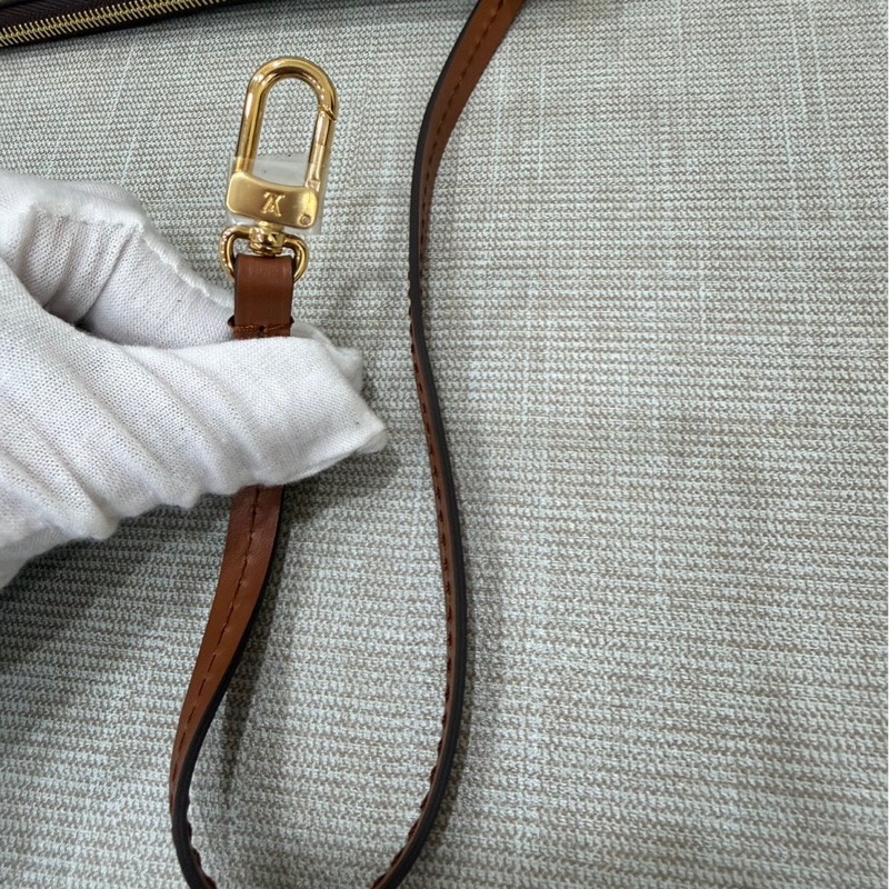 LV M46311 LOOP HOBO經典Monogram雙色帆布  肩背  斜背包 大月亮包  彎月包(咖啡)-30