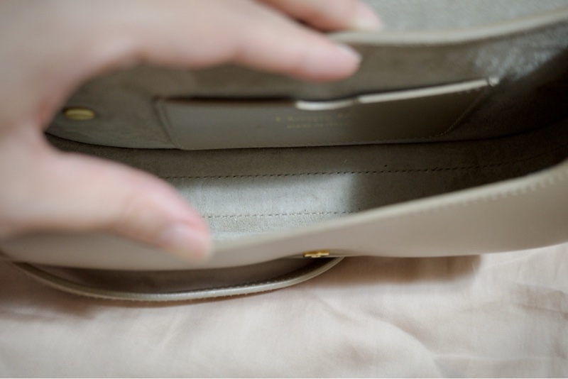 Dior Bobby East West 奶茶色款-3