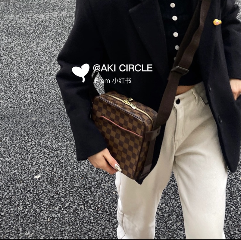 【極新🎁】 LV Damier 經典棋盤格 豆腐包斜背包 (專櫃83,000)-21