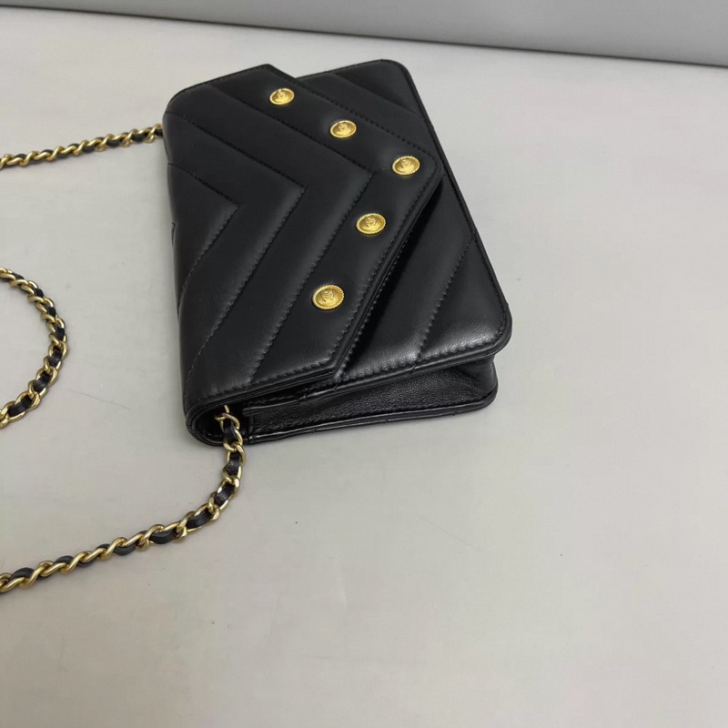 Chanel香奈兒 黑金全皮V紋紐扣woc-2