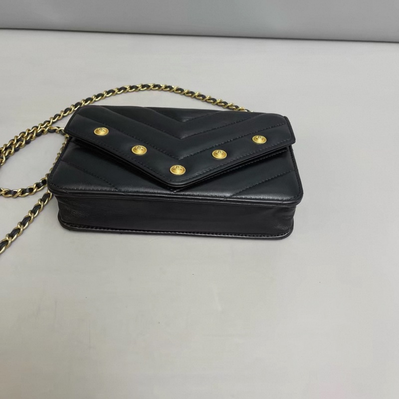 Chanel香奈兒 黑金全皮V紋紐扣woc-3