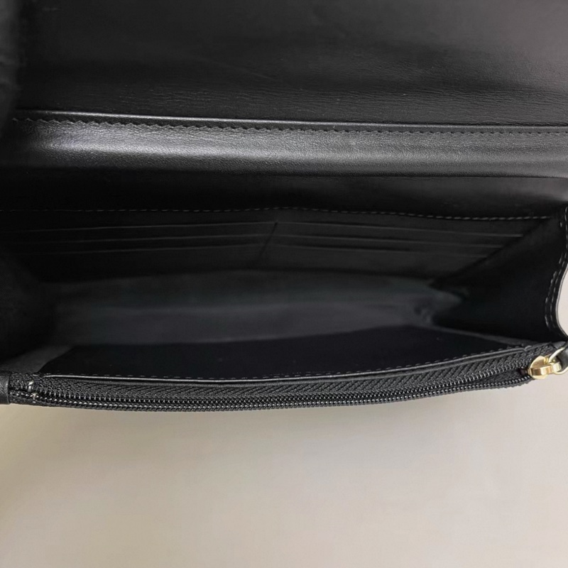 Chanel香奈兒 黑金全皮V紋紐扣woc-7