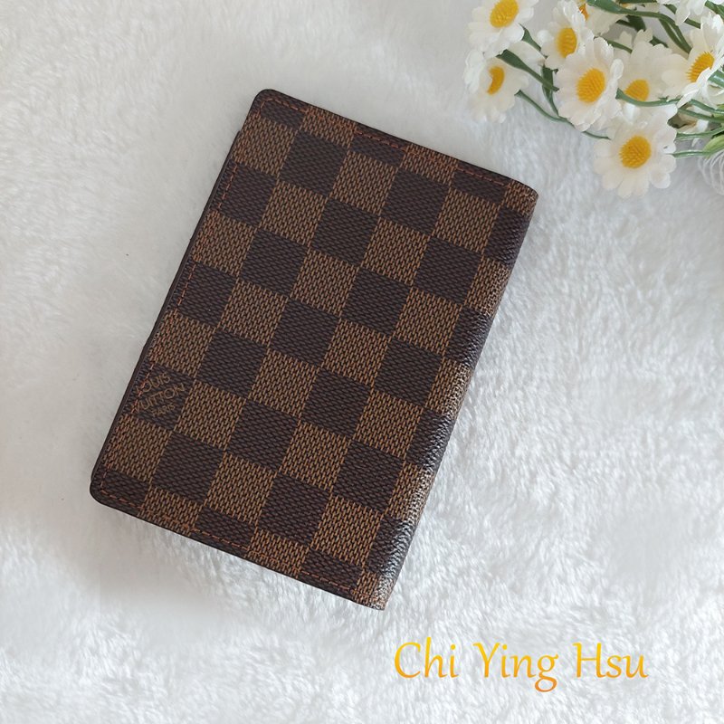 LV N60189 🎀現品實拍🎀經典Damier帆布棋盤格印花護照夾~二手品-2