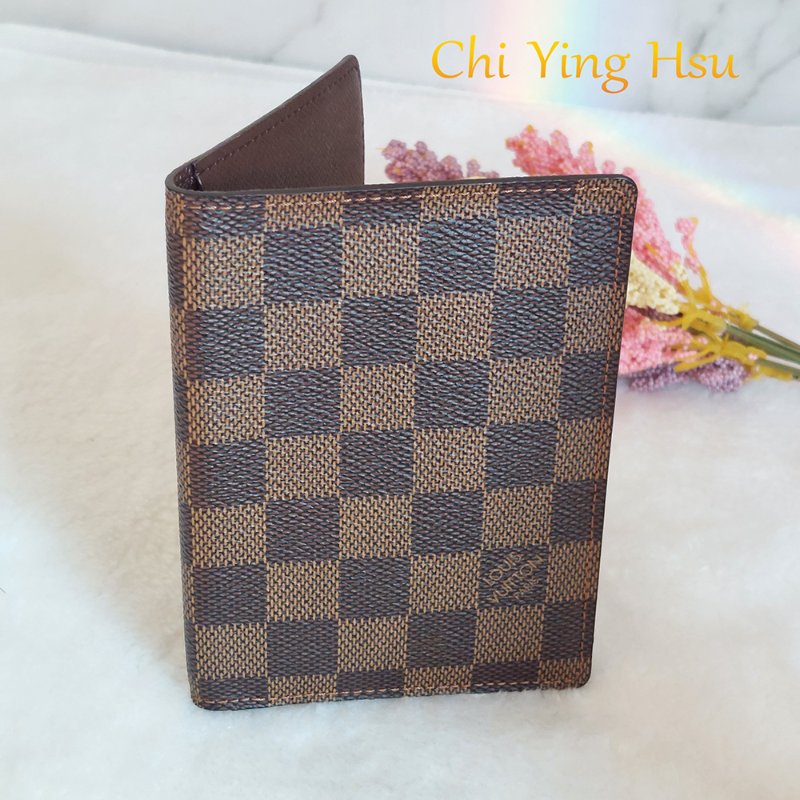 LV N60189 🎀現品實拍🎀經典Damier帆布棋盤格印花護照夾~二手品-3