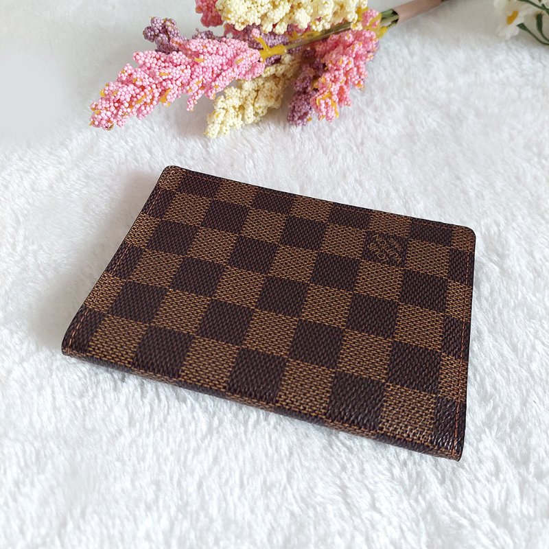 LV N60189 🎀現品實拍🎀經典Damier帆布棋盤格印花護照夾~二手品-13