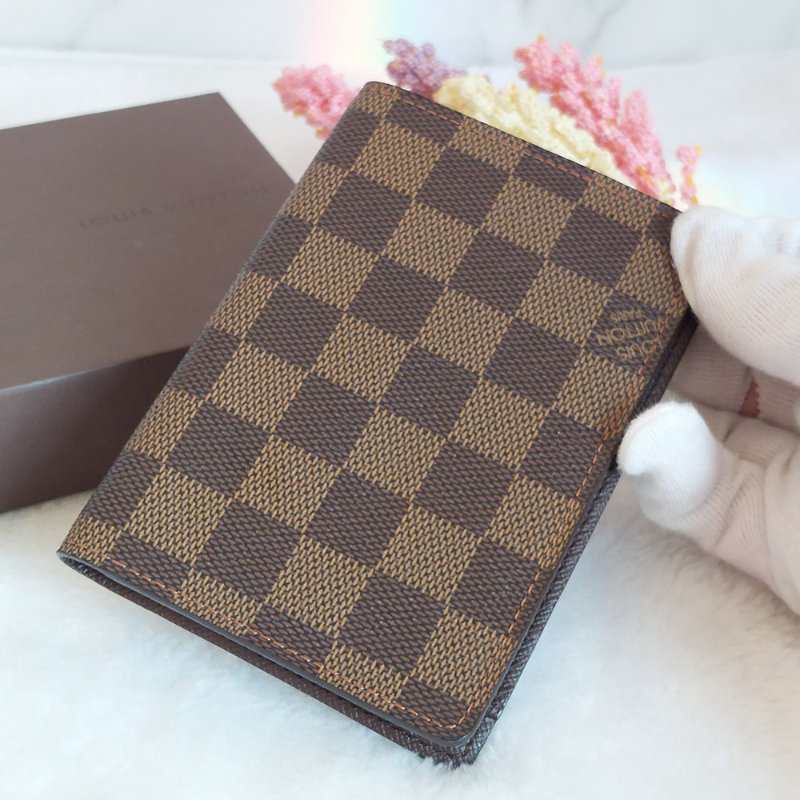 LV N60189 🎀現品實拍🎀經典Damier帆布棋盤格印花護照夾~二手品-15