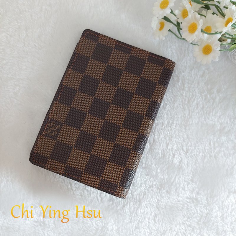 LV N60189 🎀現品實拍🎀經典Damier帆布棋盤格印花護照夾~二手品-18