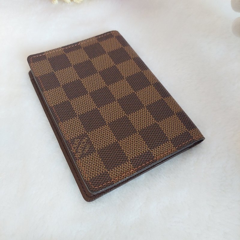 LV N60189 🎀現品實拍🎀經典Damier帆布棋盤格印花護照夾~二手品-21