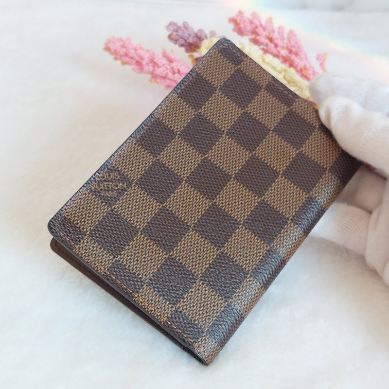 LV N60189 🎀現品實拍🎀經典Damier帆布棋盤格印花護照夾~二手品-22
