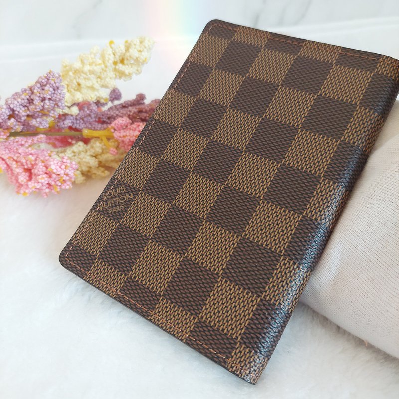 LV N60189 🎀現品實拍🎀經典Damier帆布棋盤格印花護照夾~二手品-24
