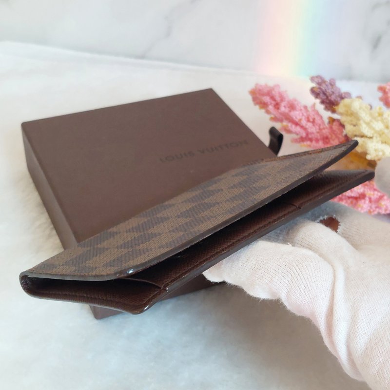 LV N60189 🎀現品實拍🎀經典Damier帆布棋盤格印花護照夾~二手品-26