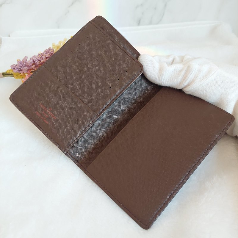 LV N60189 🎀現品實拍🎀經典Damier帆布棋盤格印花護照夾~二手品-43