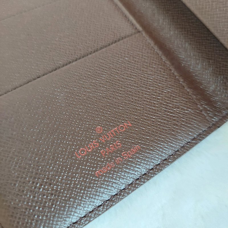 LV N60189 🎀現品實拍🎀經典Damier帆布棋盤格印花護照夾~二手品-46
