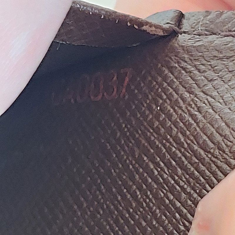 LV N60189 🎀現品實拍🎀經典Damier帆布棋盤格印花護照夾~二手品-50