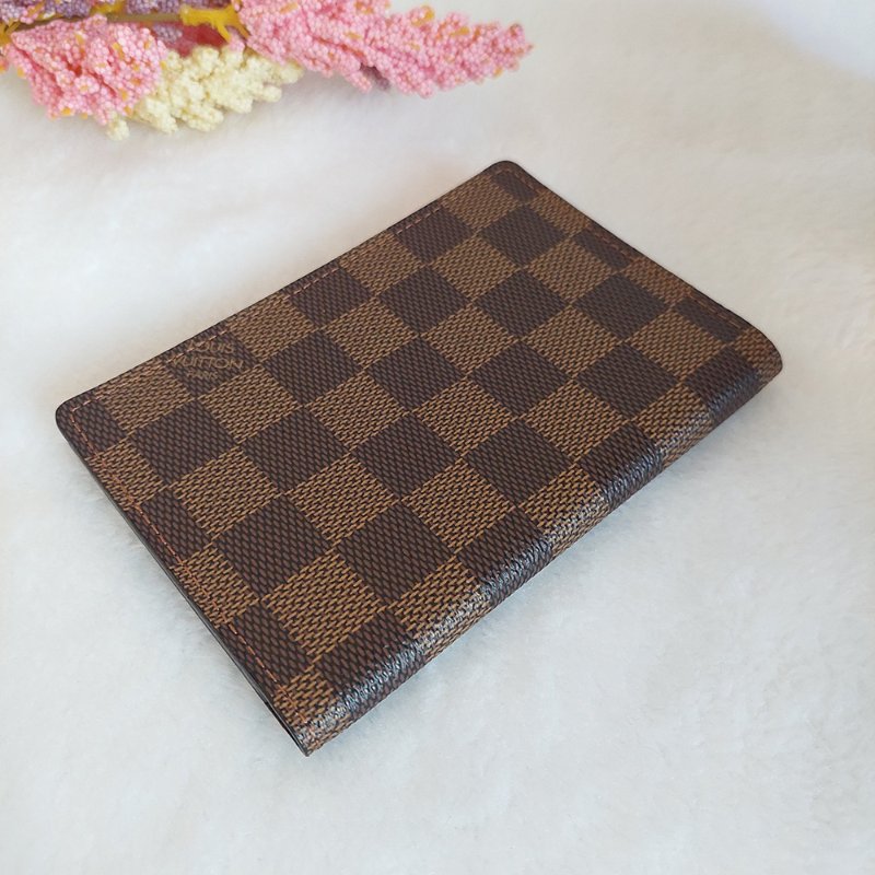 LV N60189 🎀現品實拍🎀經典Damier帆布棋盤格印花護照夾~二手品-53