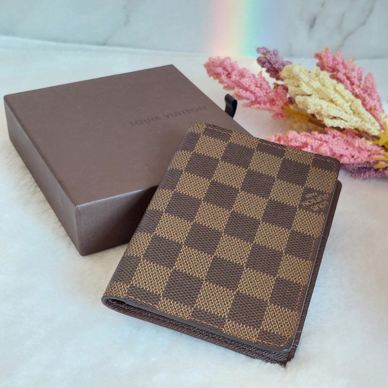 LV N60189 🎀現品實拍🎀經典Damier帆布棋盤格印花護照夾~二手品-55