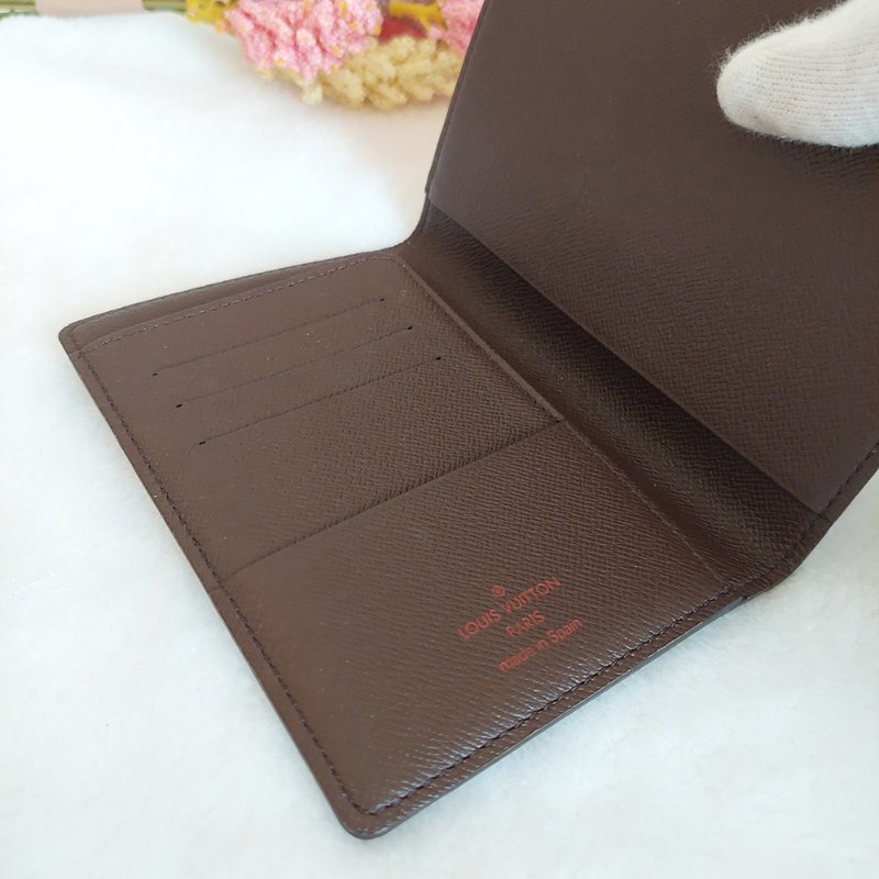 LV N60189 🎀現品實拍🎀經典Damier帆布棋盤格印花護照夾~二手品-57