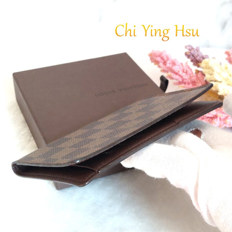 LV N60189 🎀現品實拍🎀經典Damier帆布棋盤格印花護照夾~二手品-58