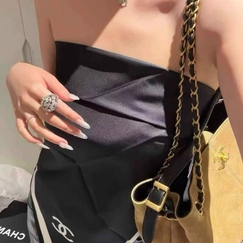 Chanel香奈儿26S最新春夏黑色丝巾大爆款-4