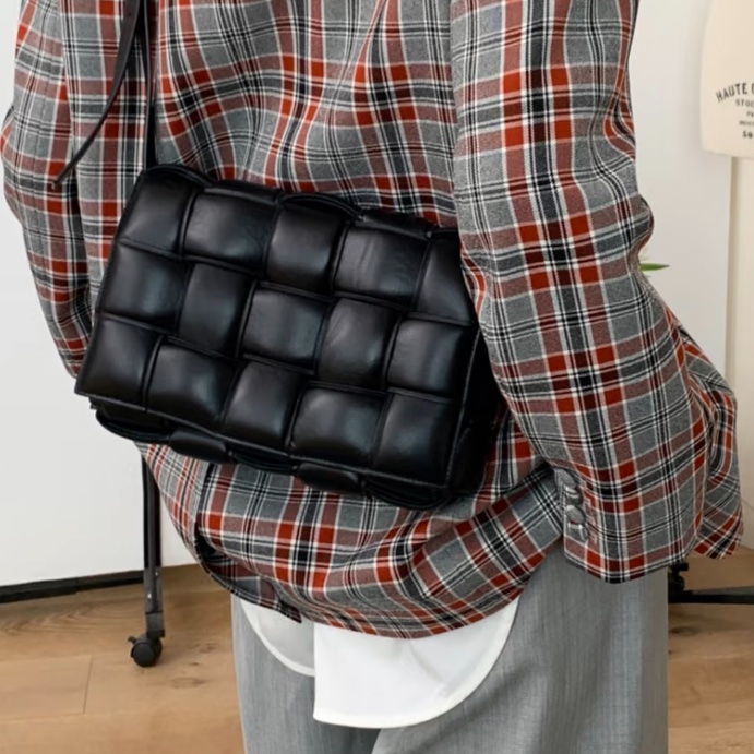 BV#🔴BV葆蝶家黑銀枕頭包 專櫃1️⃣4️⃣萬 🔴-0