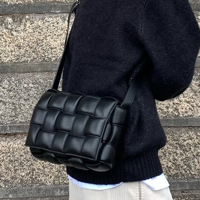 BV#🔴BV葆蝶家黑銀枕頭包 專櫃1️⃣4️⃣萬 🔴-7